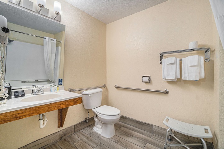 1 Queen Bed Mobility Accessible Roll in Shower (8 of 26)