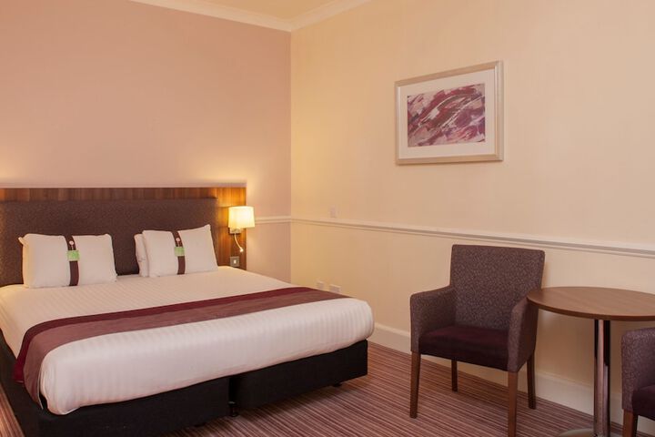 Room 2 of 108