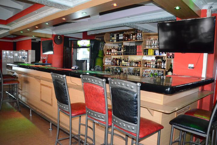 Lounge 17 of 22