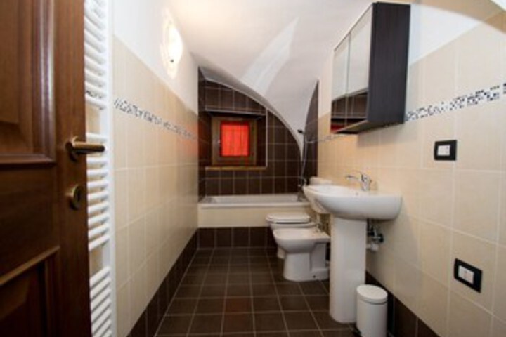 Room 6 of 27