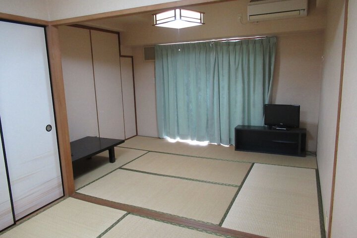 Room 11 of 51