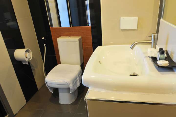 Room 12 of 27