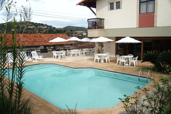 Pool 10 of 15