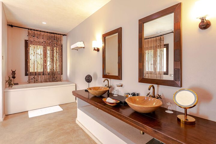 Room 45 of 221