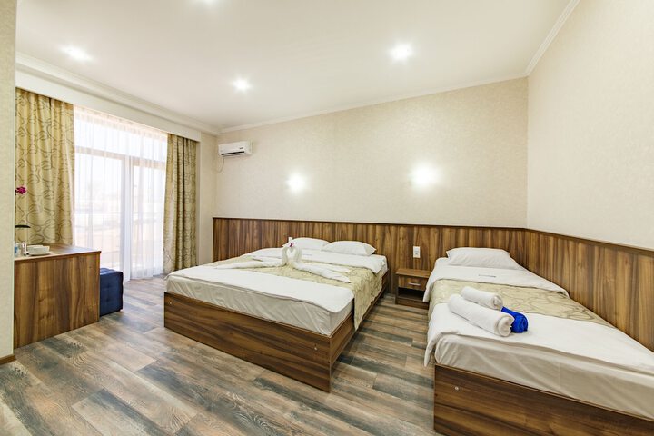 Room 6 of 32
