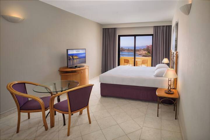 Room 14 of 85