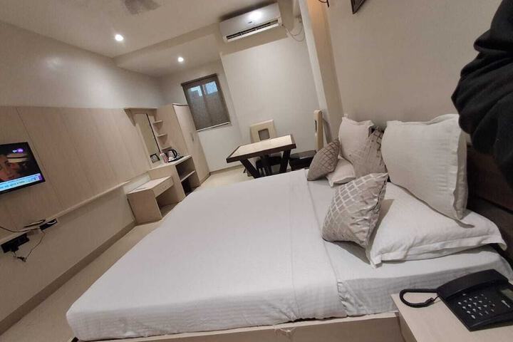 Room 9 of 31