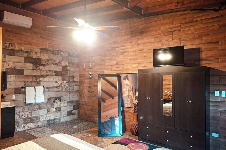 Room 4 of 35