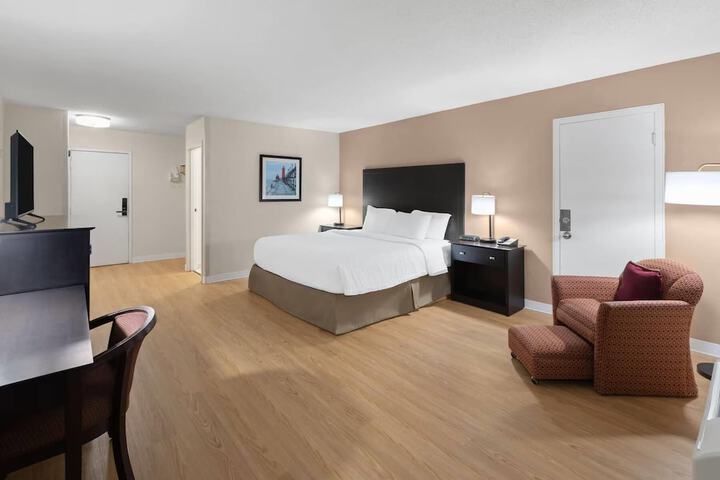 Room 13 of 28