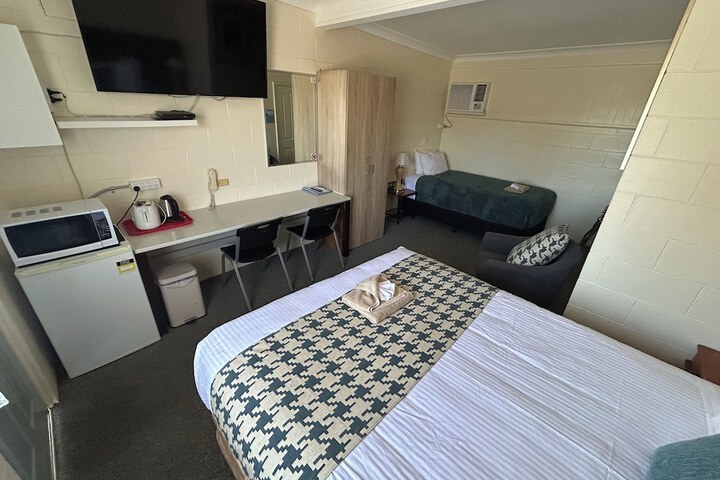 Room 6 of 11