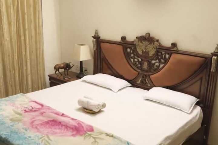Room 10 of 26