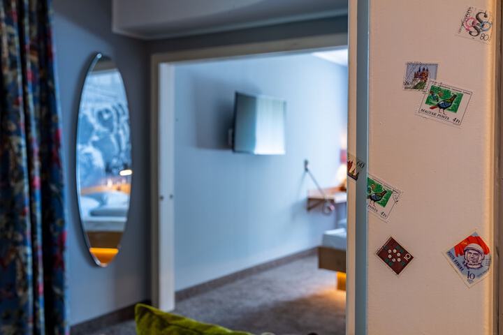 Room 27 of 84