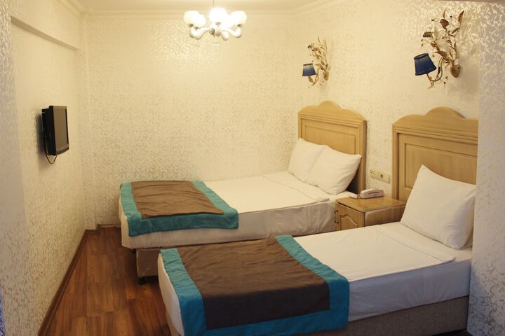 Room 33 of 69