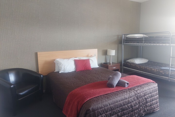 Room 10 of 34