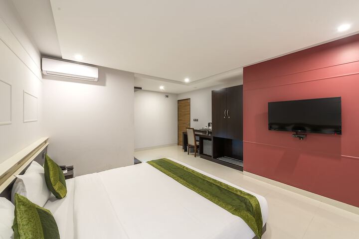 Room 12 of 33