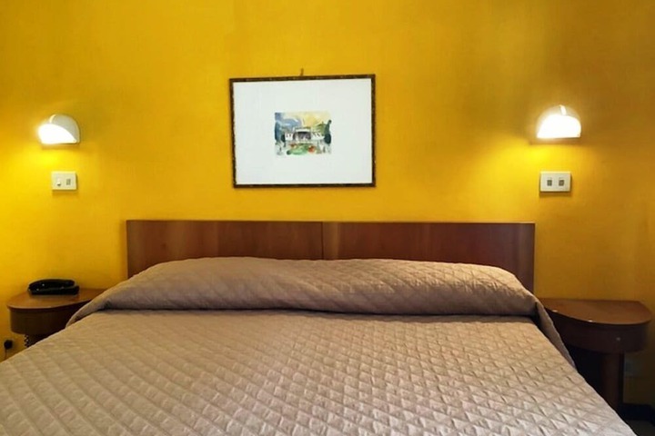 Room 7 of 73