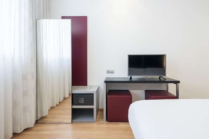 Room 11 of 46