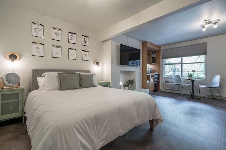 Room 9 of 20