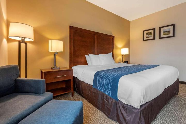 1 King Bed (16 of 21)