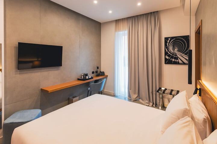 Room 16 of 77