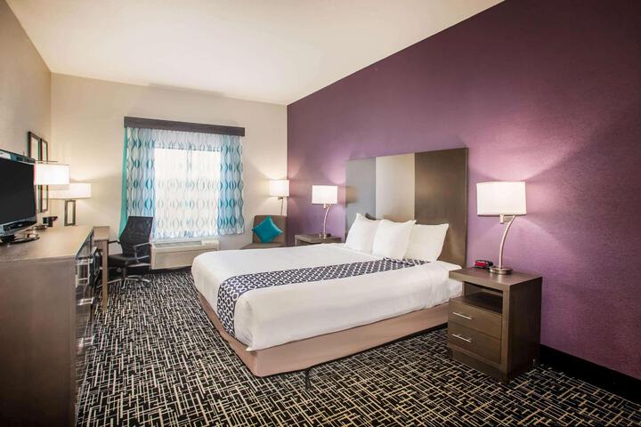 1 King Bed (7 of 7)
