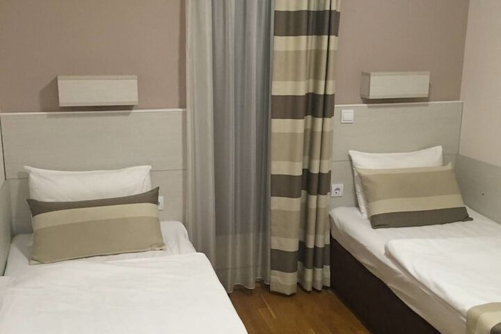 Room 7 of 23