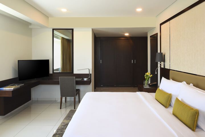 Room 4 of 33