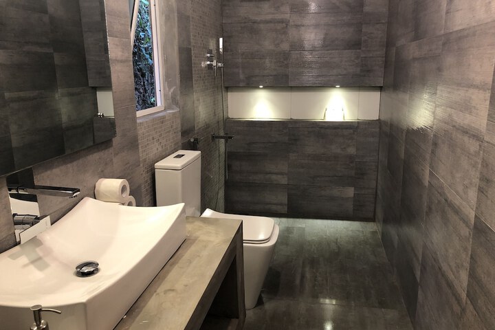 Room 7 of 51