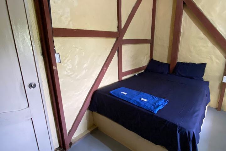 Room 3 of 11