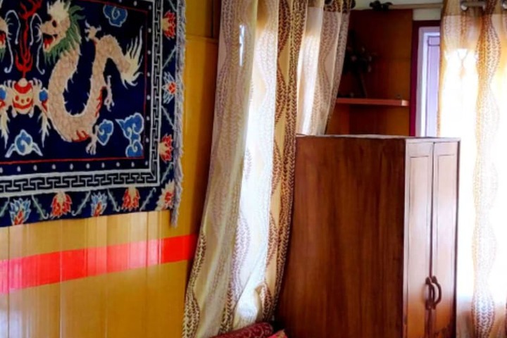 Room 10 of 26