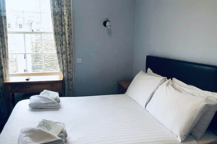 Room 10 of 31