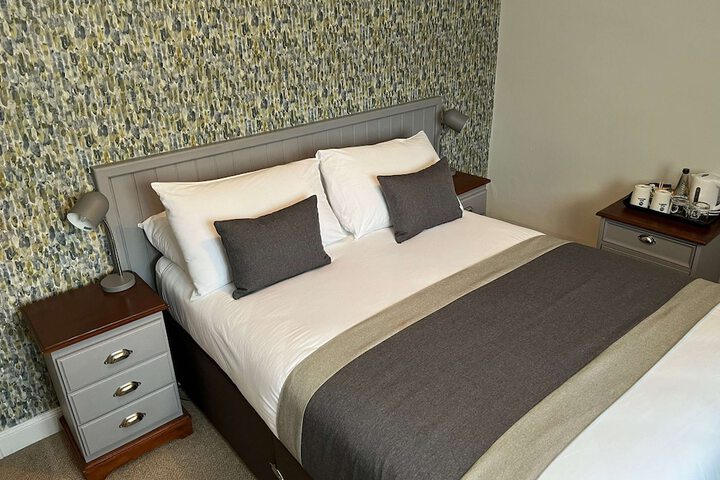 Room 10 of 84