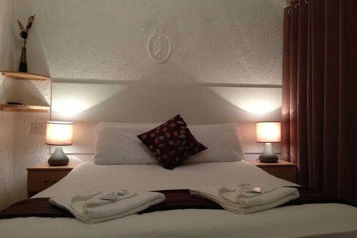 Room 2 of 57