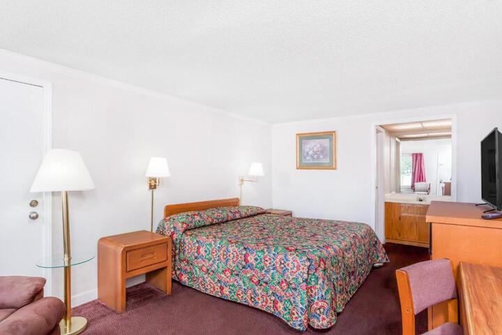 1 King Bed (7 of 12)