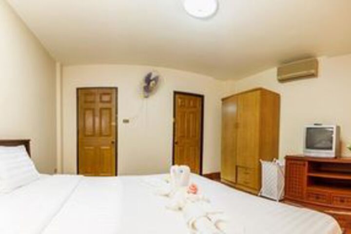 Room 6 of 33