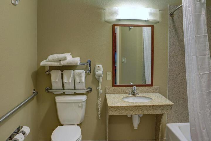 1 Queen Bed Studio Suite (18 of 19)
