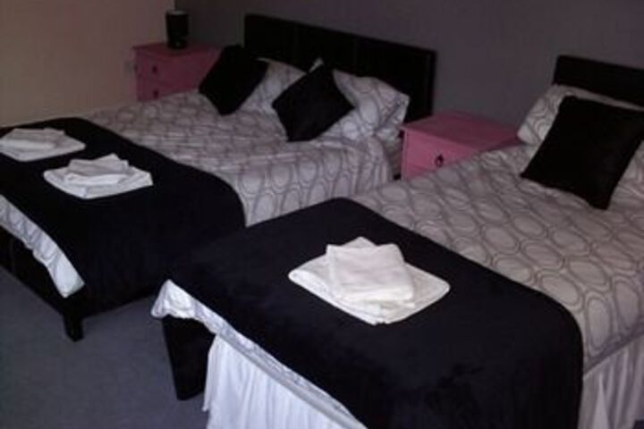 Room 10 of 18