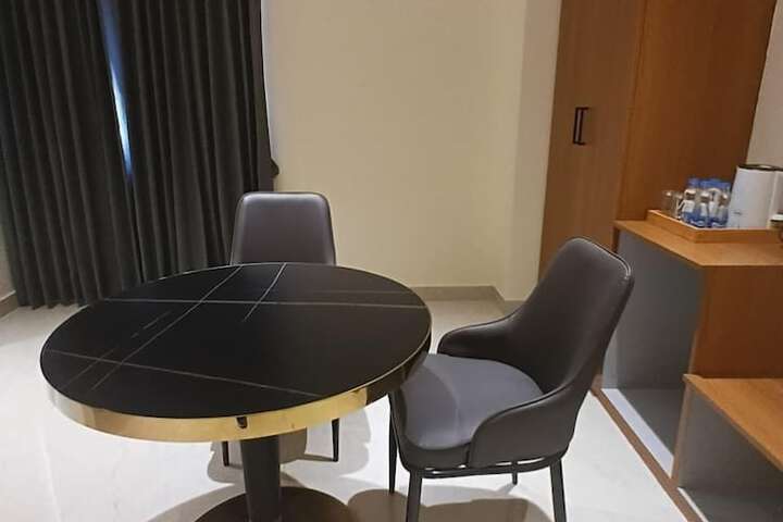 Room 4 of 25
