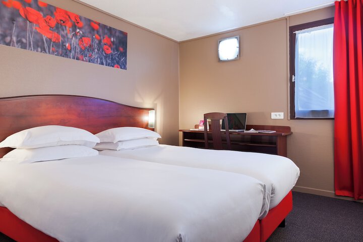 Room 14 of 28