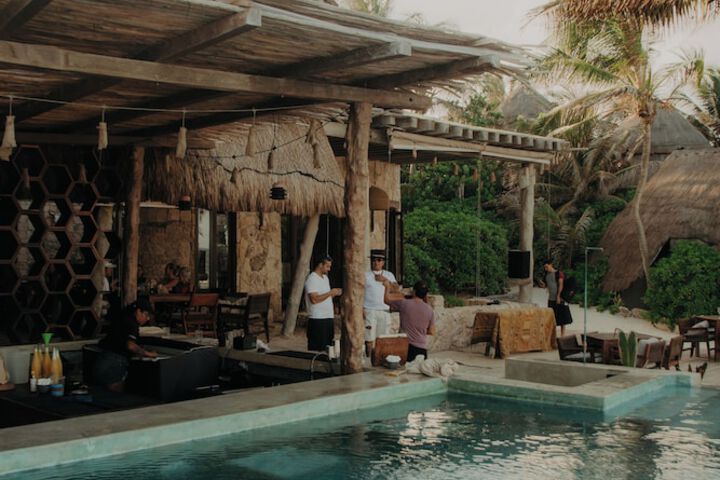 Pool 81 of 115