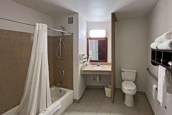 Room 7 of 34
