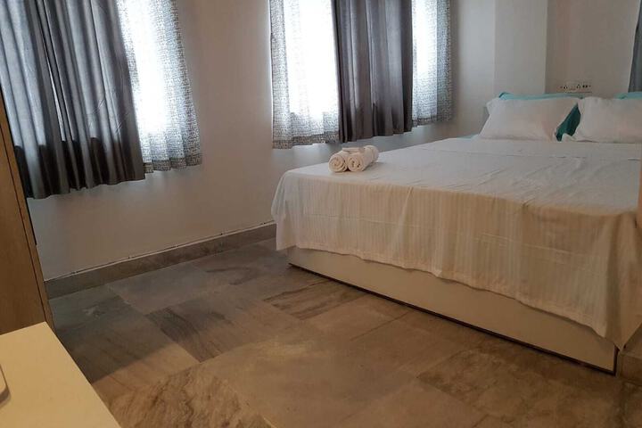 Room 6 of 11