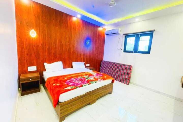 Room 6 of 19
