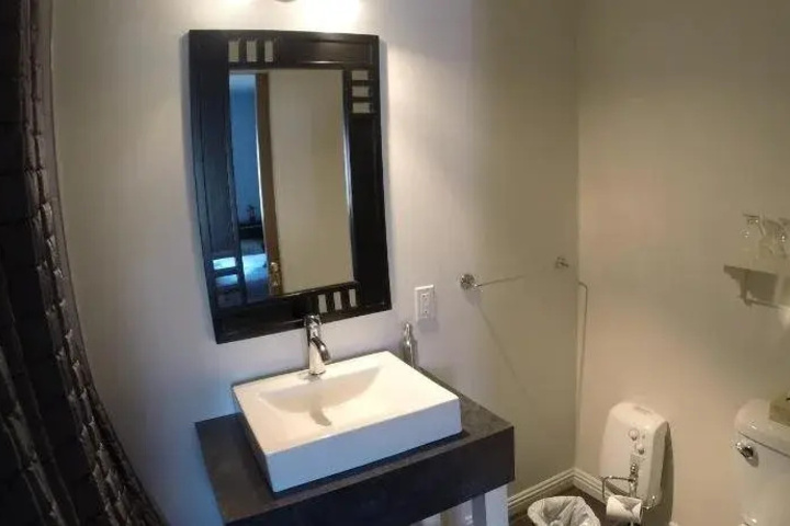 Room 8 of 23