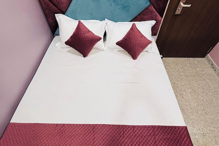 Room 5 of 31