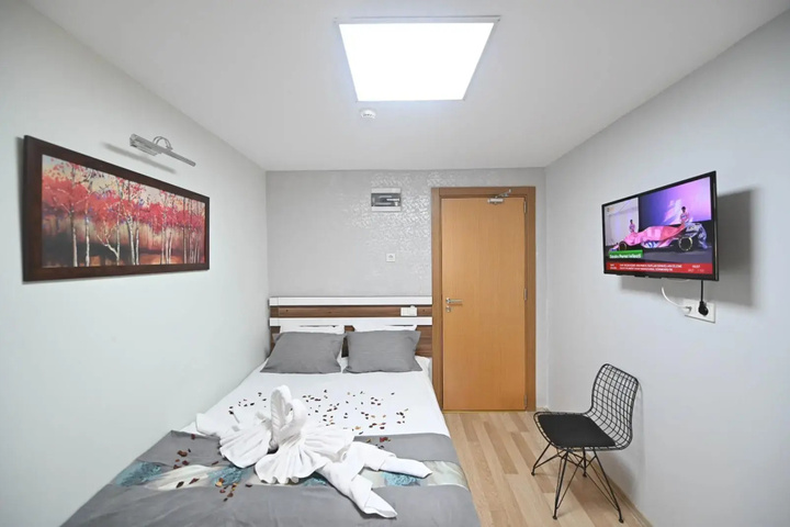 Room 3 of 9