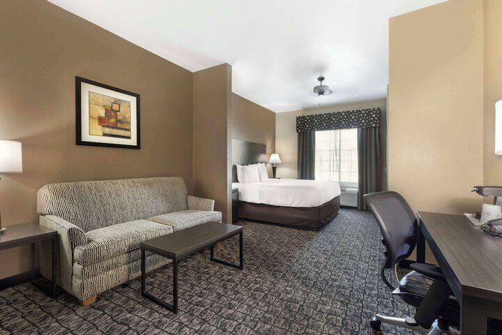 Room 6 of 28
