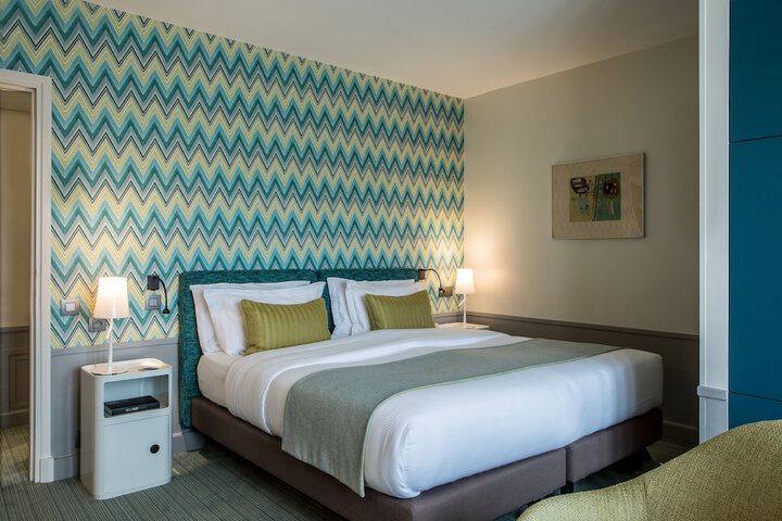 Room 15 of 40
