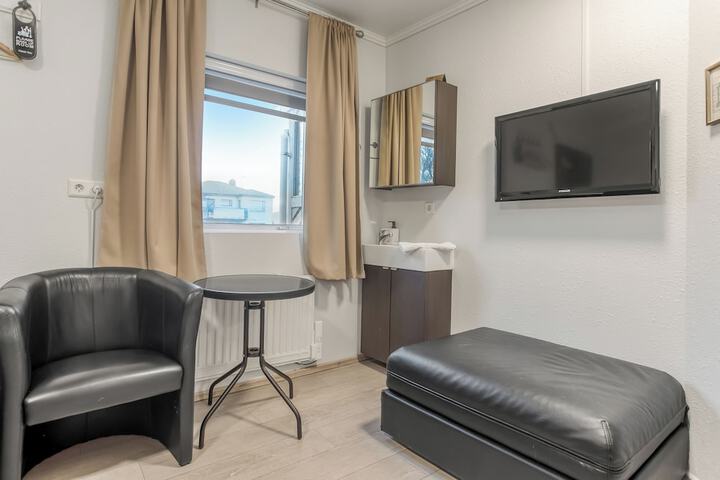Room 15 of 34