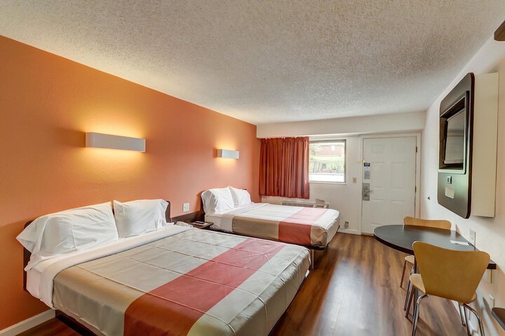Room 17 of 33
